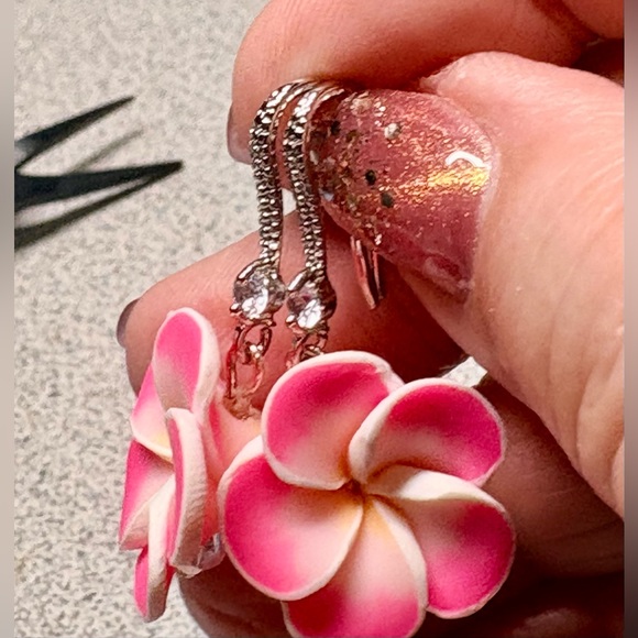 2/22 Hawaiian flower Pink and White polymer clay Earrings - Picture 7 of 9